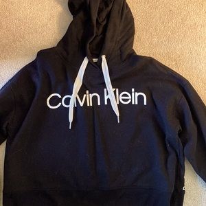 An XL Calvin Klein cropped sweatshirt in black. Has only been worn once.